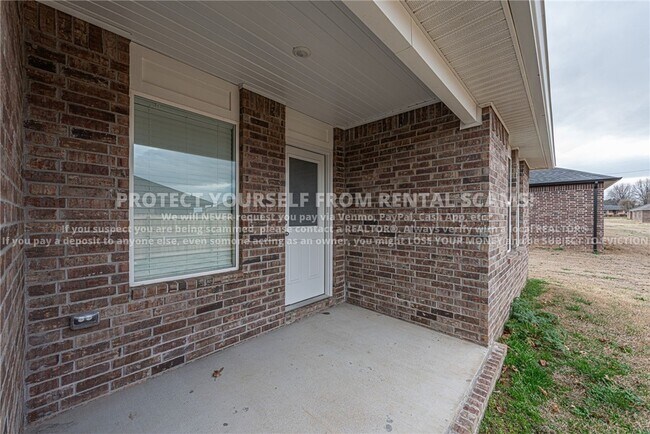 Building Photo - 712 Picard Ave