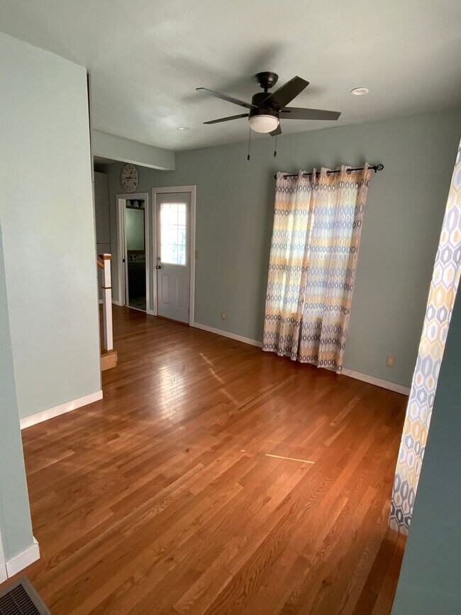 Building Photo - Charming Downtown House for Rent