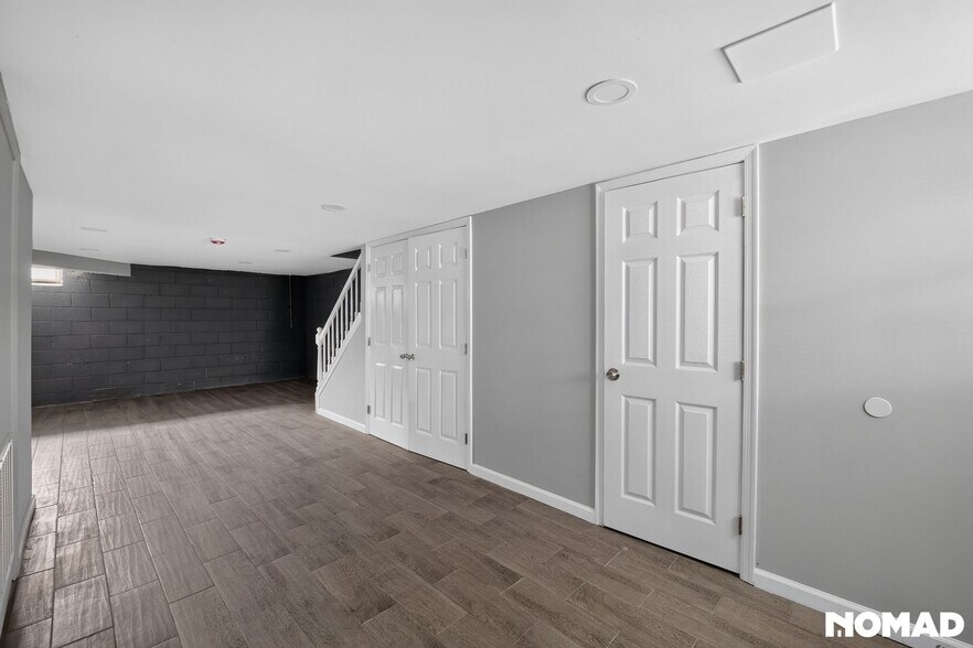 Building Photo - 2229 Redthorn Rd
