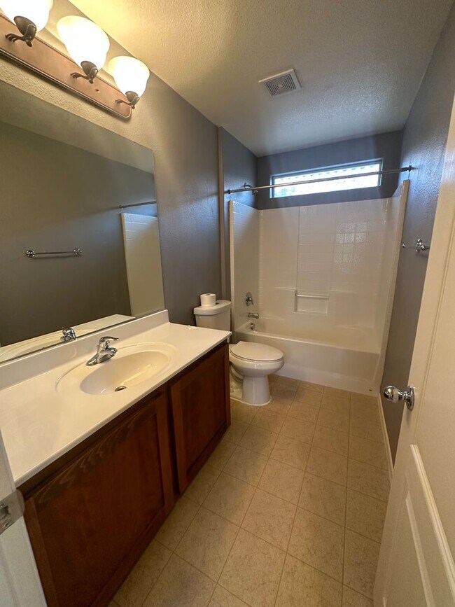 Building Photo - 7561 Morisset Ave