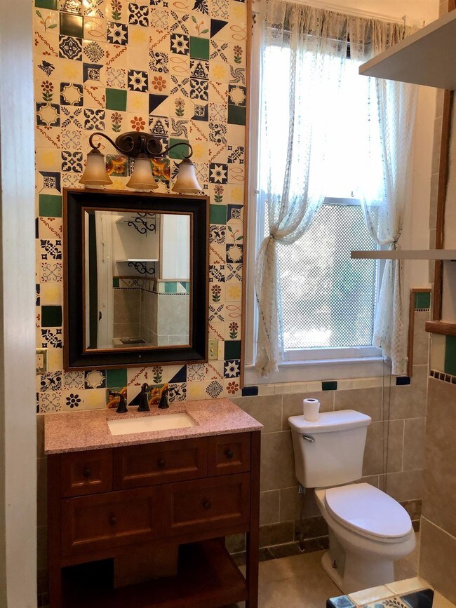 Building Photo - 521 N Broadway