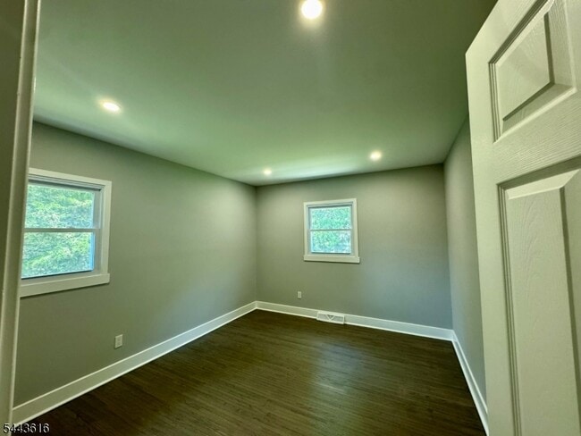 Building Photo - 323 Parry Rd