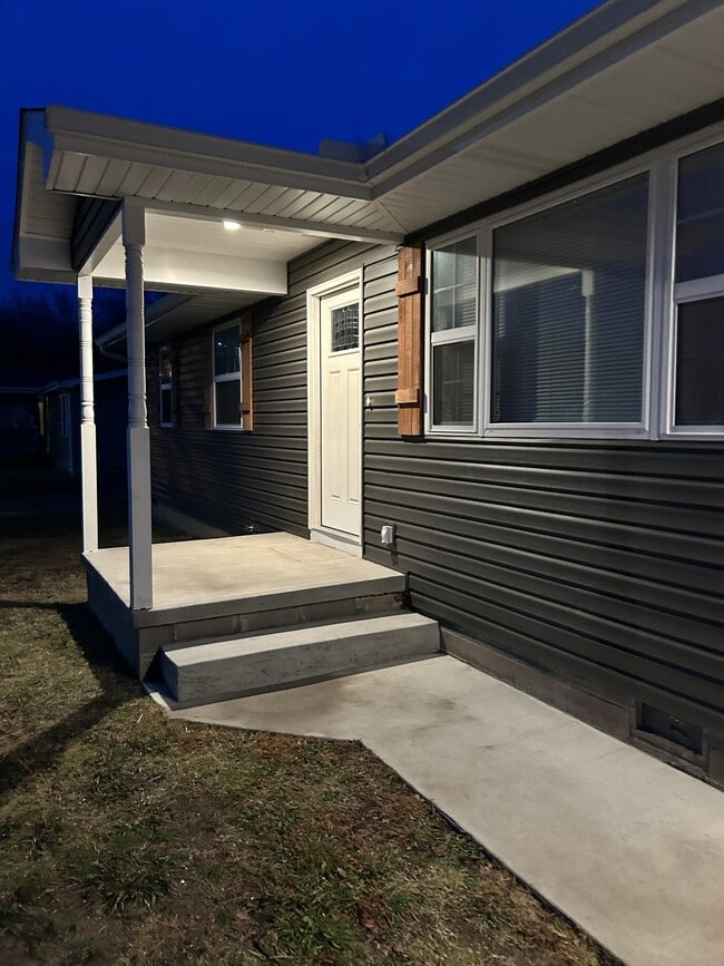 Building Photo - 519 Cherry St