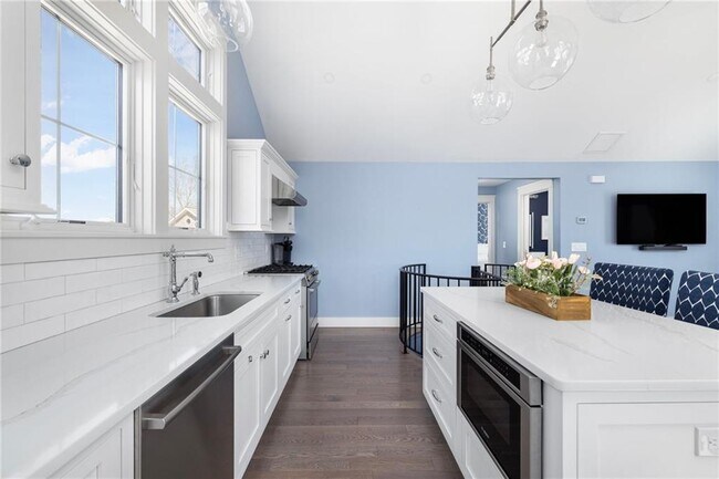 Building Photo - 14 E Pointe Ln