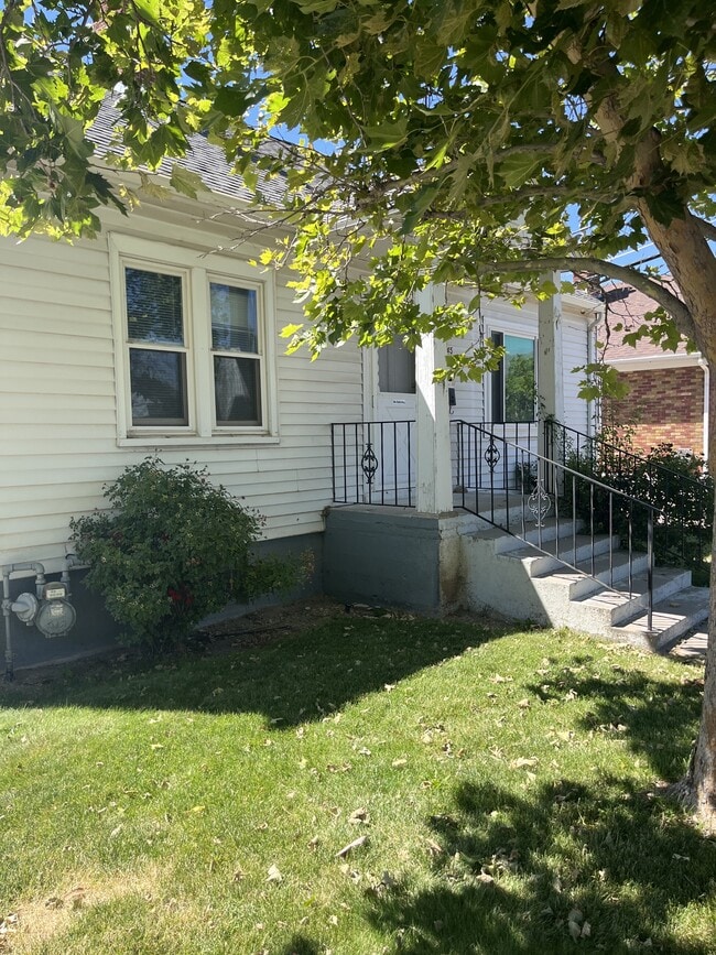 Building Photo - 445 N 200 W St