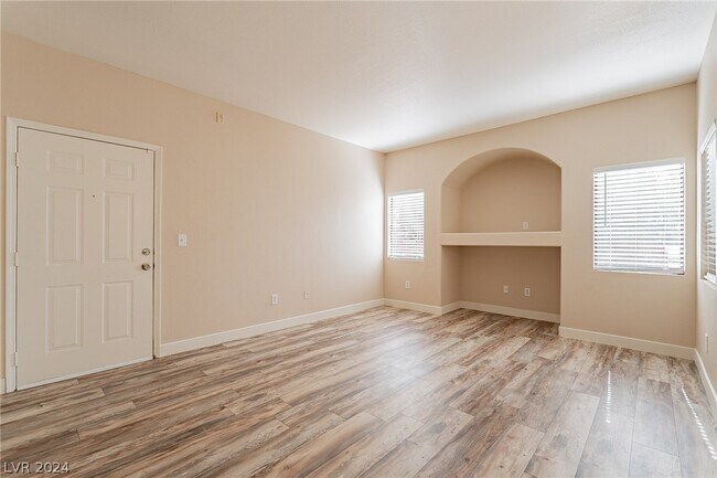 Building Photo - 8250 N Grand Canyon Dr