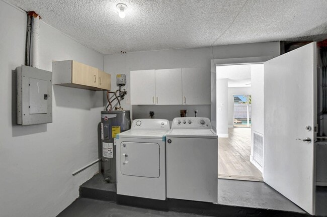 Building Photo - 9632 Saddlebrook Dr