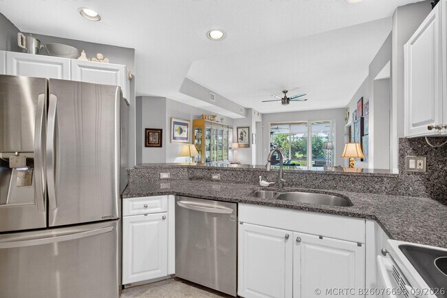 Building Photo - 12418 Crystal Pointe Dr