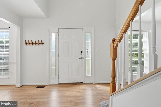 Building Photo - 11 St Marks Ct