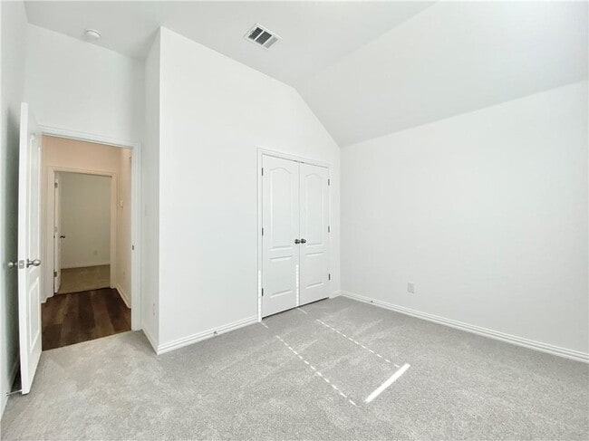 Building Photo - 716 Landing Ln