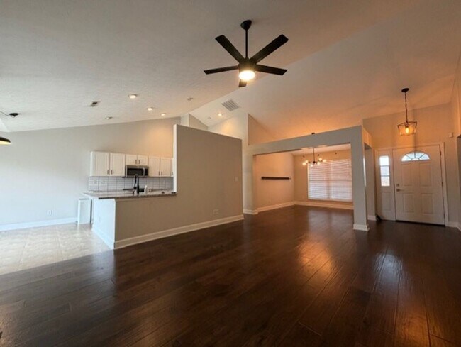 Building Photo - 3 Bed 1 Bathroom Single Family Home Available in Miamisburg*