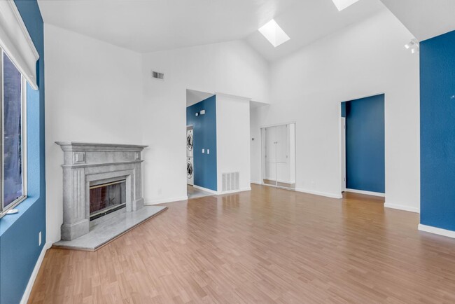 Building Photo - 819 15th St