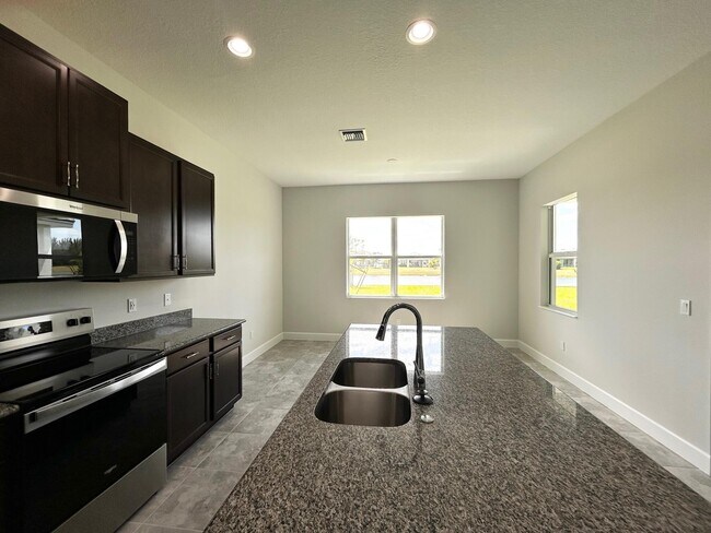 Building Photo - 15192 Wildwood Cir