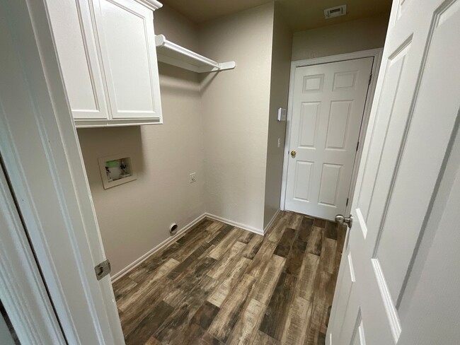 Building Photo - 2321 Berry Ln