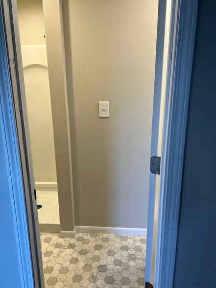 Building Photo - 102 Franklin St