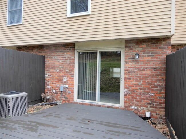 Building Photo - 280 Quail Run Rd