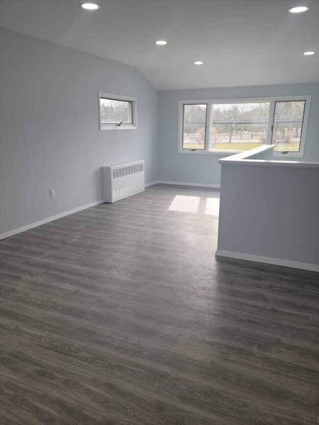 Building Photo - 8 Hardy Ln