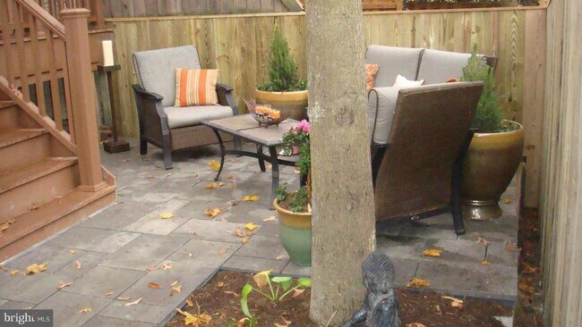 Building Photo - 5 S Floyd St