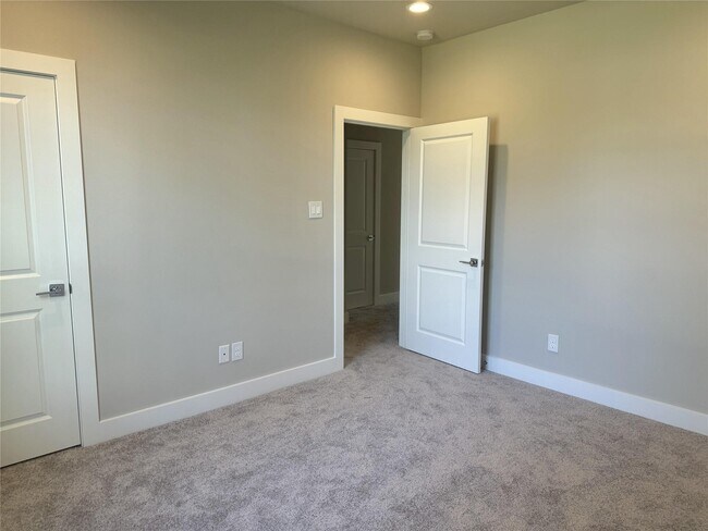 Building Photo - 540 Janisch Rd