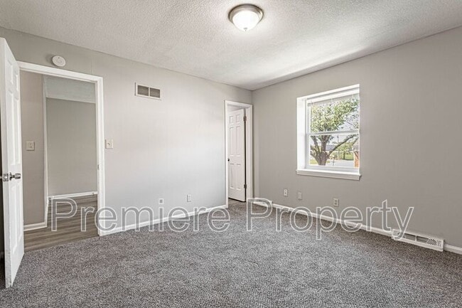 Building Photo - 6202 E 129 St