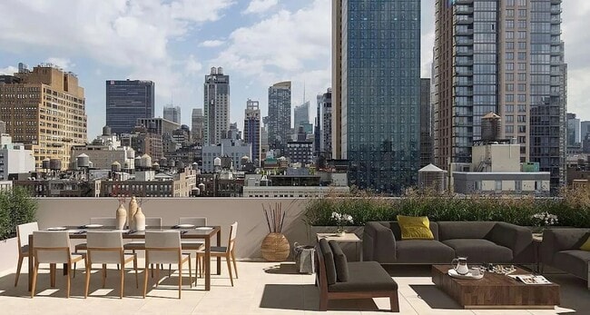 Building Photo - 128 W 23rd St