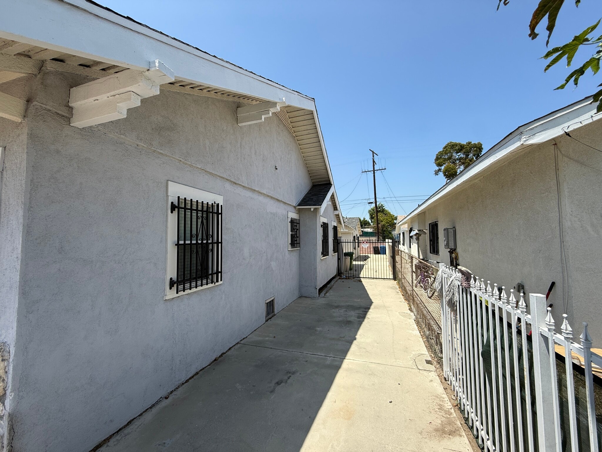 Building Photo - 1493 W 47th St