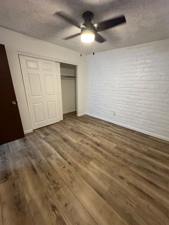 Building Photo - Charming 3 bedroom 2.bath with yard