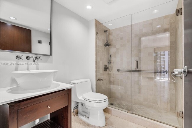 Building Photo - 540 Brickell Key Dr