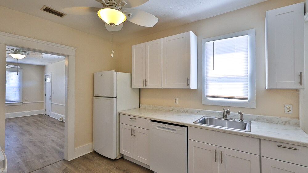 Kitchen - 201 N Wild Olive Ave