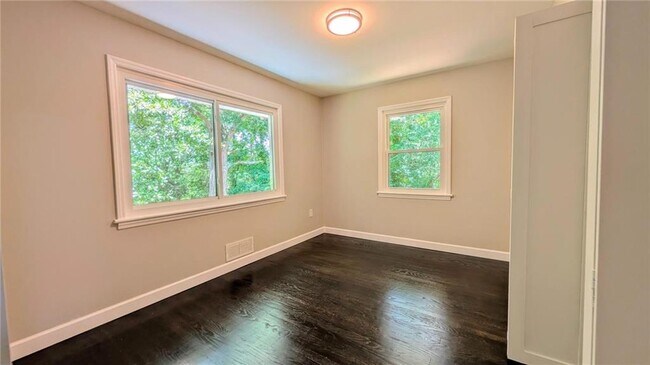 Building Photo - 3318 Hilltop Cir