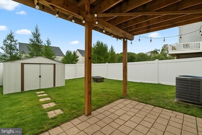 Building Photo - 5758 Barts Way