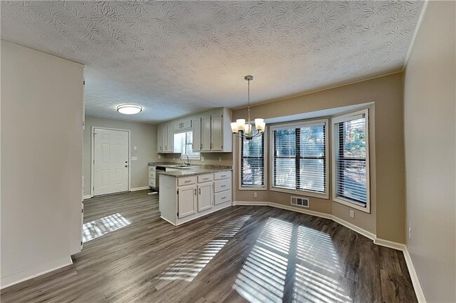 Building Photo - 208 Emerald Cove Ln