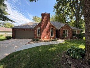 Building Photo - 2157 E Cherryvale St