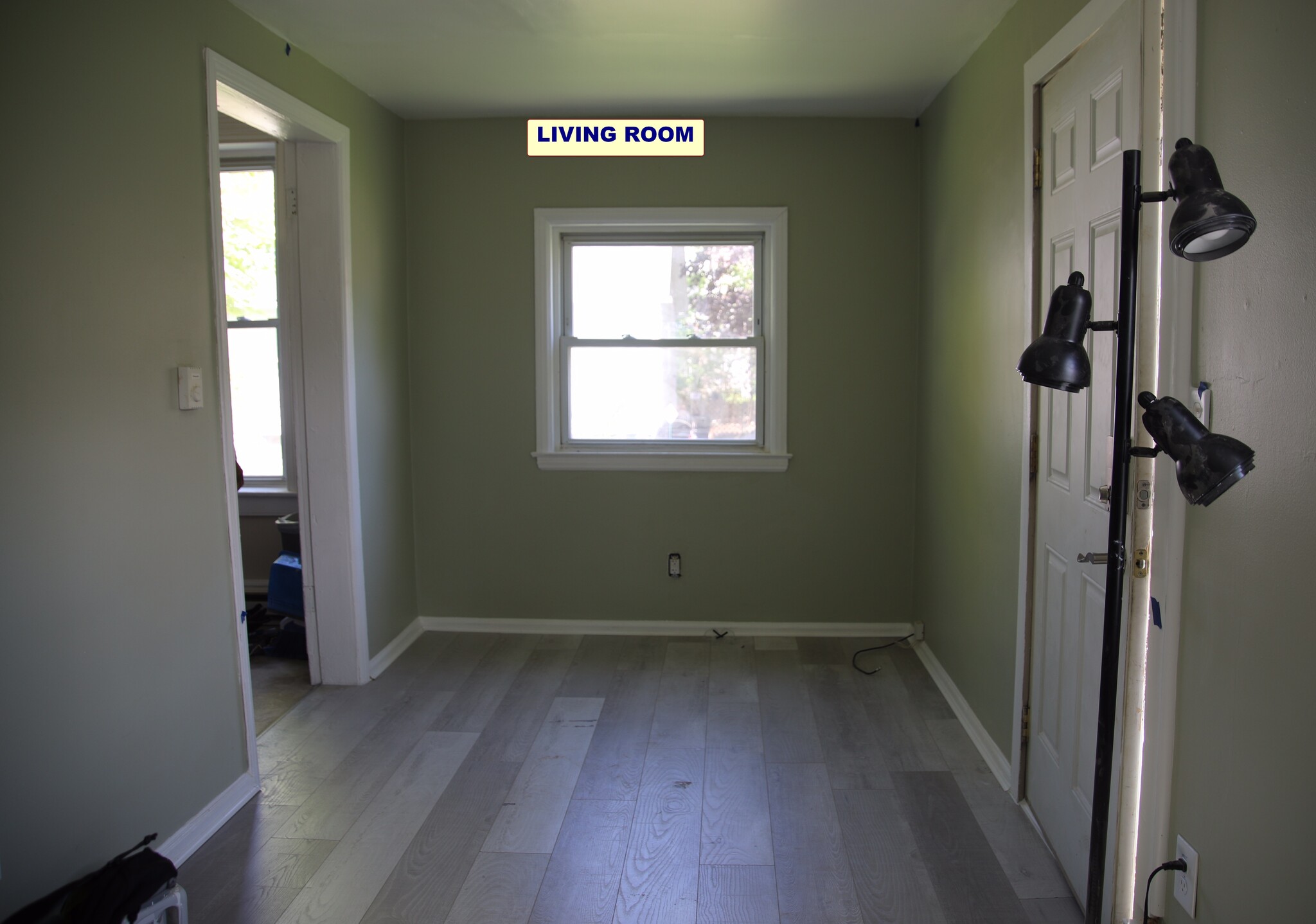 Beautiful laminate flooring - 53 Huron Ave