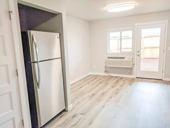 Building Photo - 8300 SE Flavel St