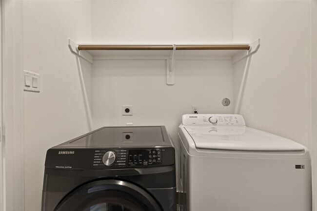 Building Photo - 1406 Mansfield St