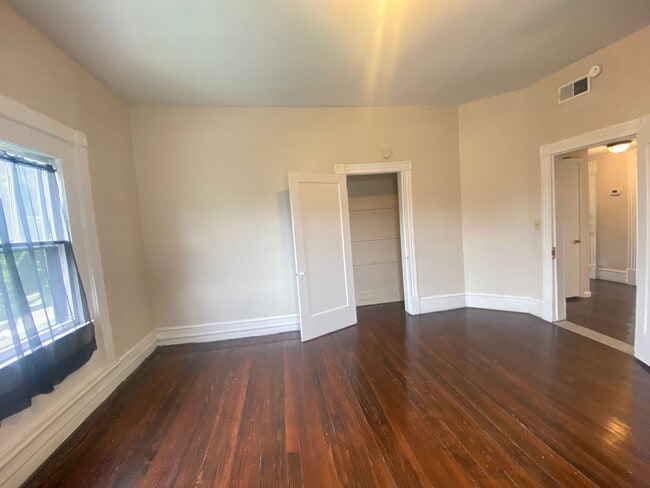 Building Photo - 9 Bed 5 Bath Historic Home - Commercial Use