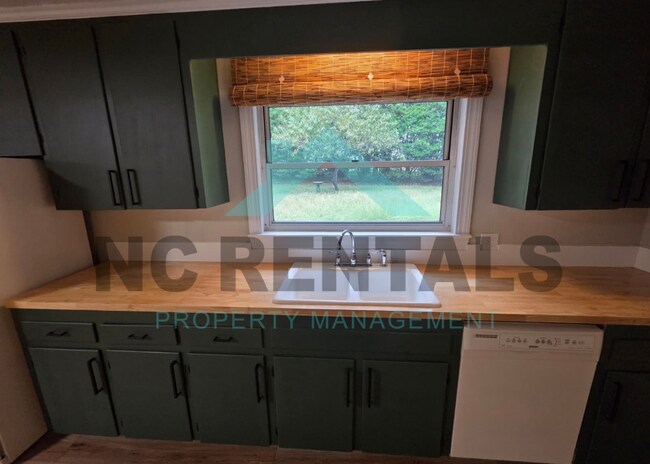 Building Photo - 706 Hedrick Dr