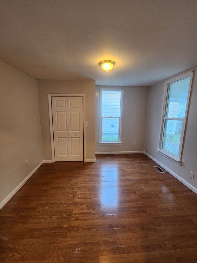 Building Photo - 2317 Richmond Ave