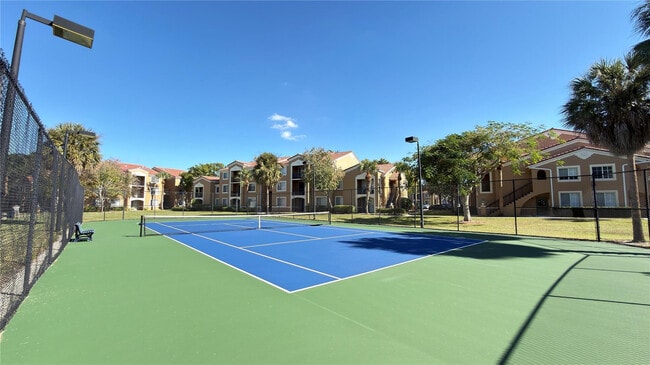 Building Photo - 8000 Nob Hl Rd