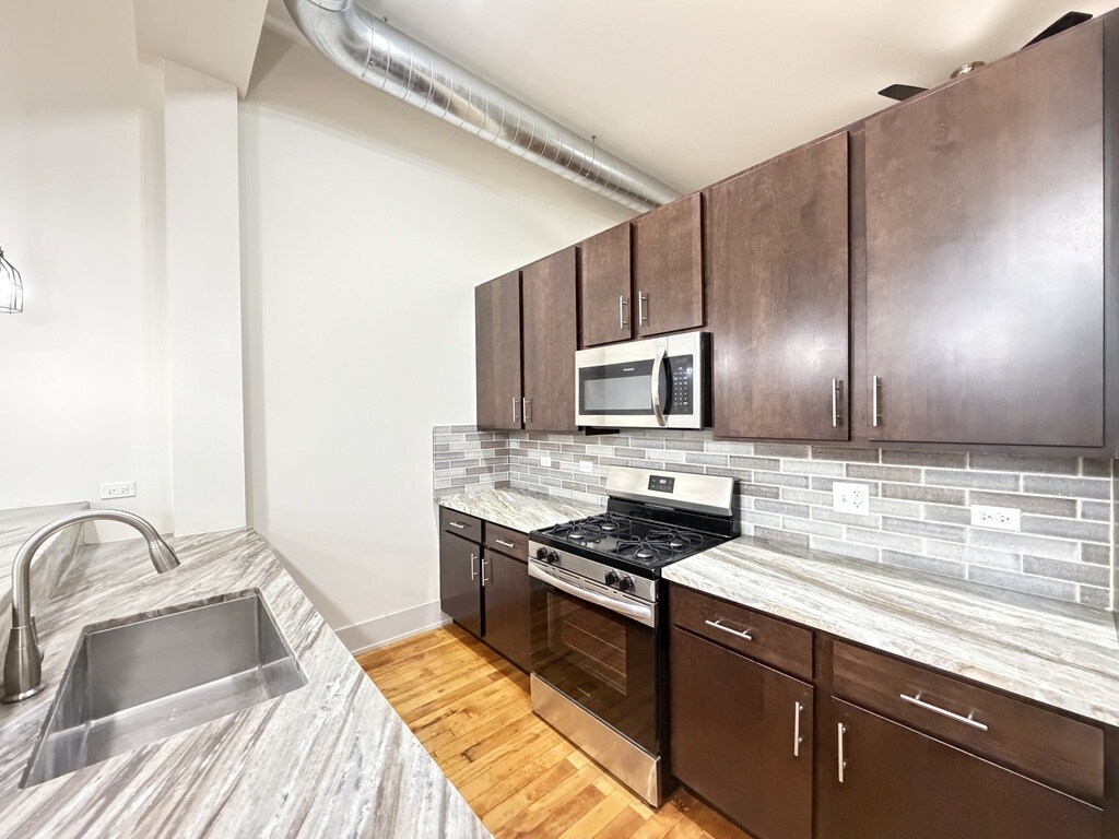 Building Photo - 1432 W 21st St