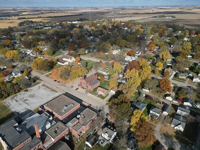 Building Photo - 405 E 5th St