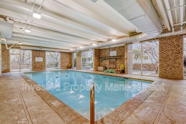 Building Photo - 700 N Washington St