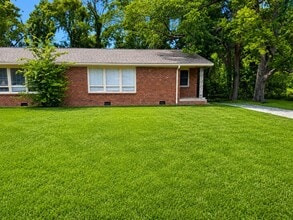 Building Photo - 102 Westlynn Dr