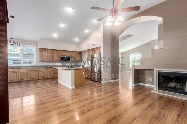 Building Photo - 2738 E Silverwood Dr