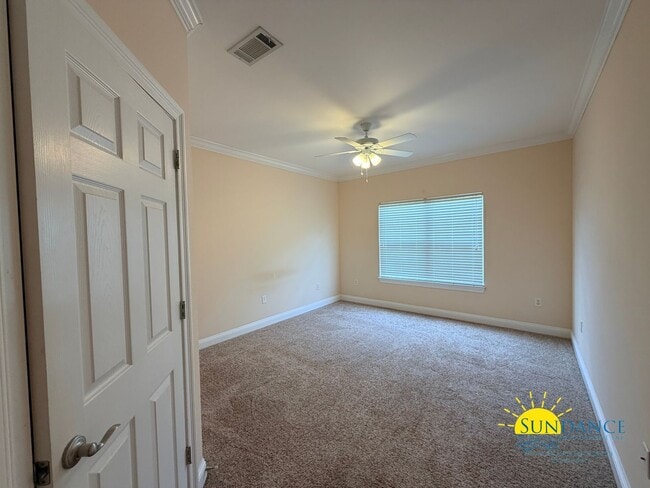 Building Photo - Natural Light Filled end unit 2-Story 3BR Niceville Home!