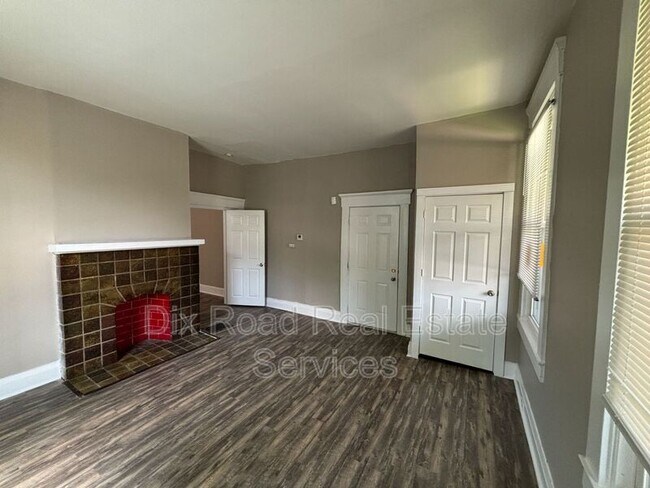 Building Photo - 545 Rockdale Ave