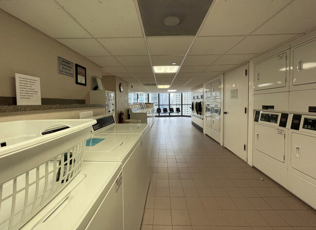 Building Photo - 10 E Ontario St