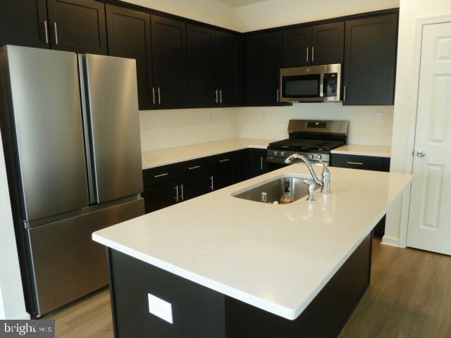 Building Photo - 860 Champions Dr