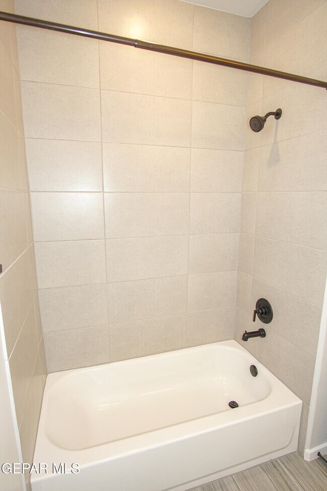 Building Photo - 12993 Tryne Way